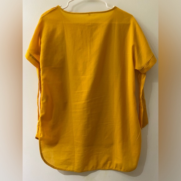 Yellow Woman’s blouse 🌞🌞🌞 - Picture 2 of 2